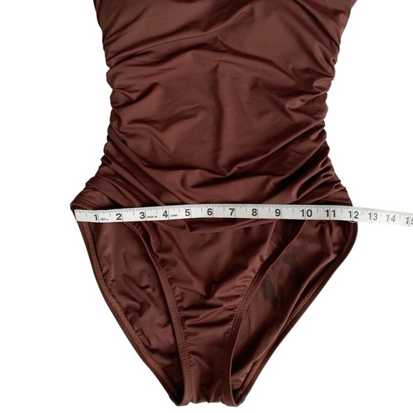 LA BLANCA One Piece Swimsuit! - Picture 3 of 6